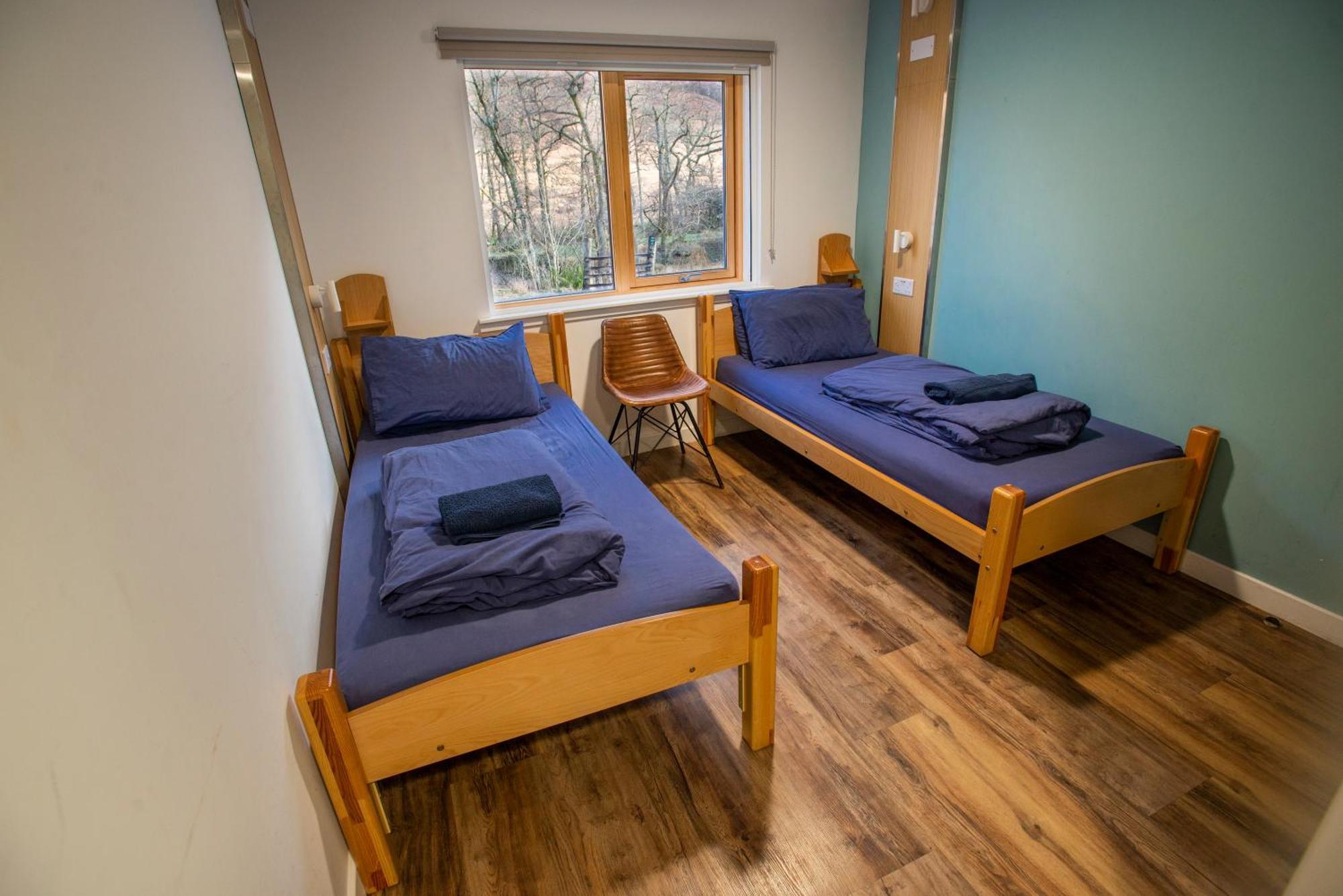 Glen Nevis Youth Hostel Форт-Уильям Экстерьер фото A room at the hostel