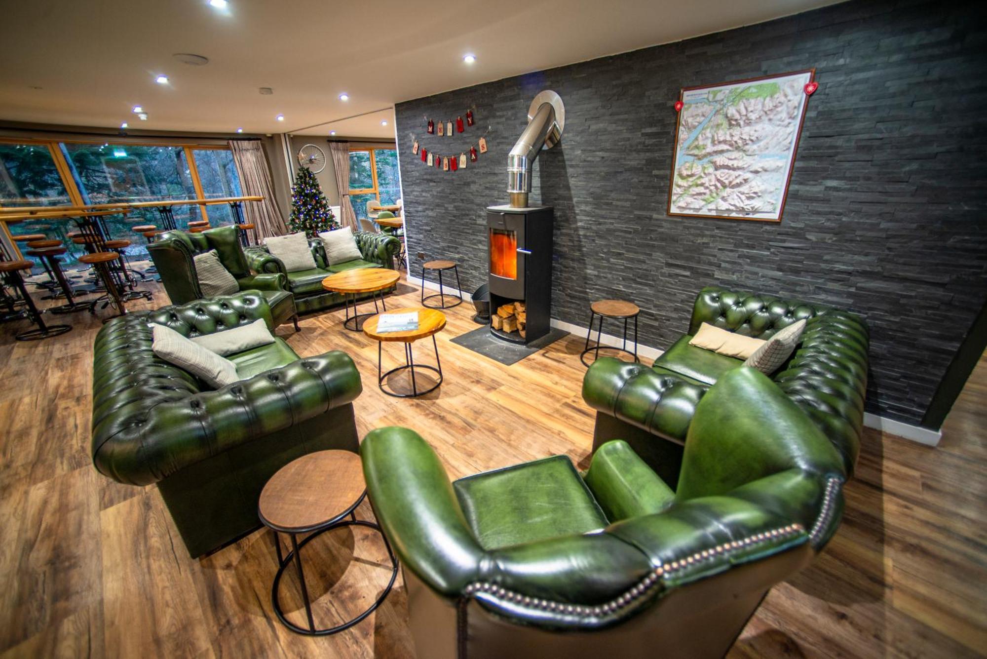 Glen Nevis Youth Hostel Форт-Уильям Экстерьер фото The lounge at the station
