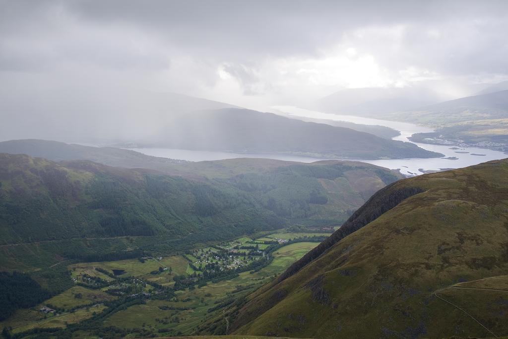 Glen Nevis Youth Hostel Форт-Уильям Экстерьер фото The village of Llynnau Ffestiniog